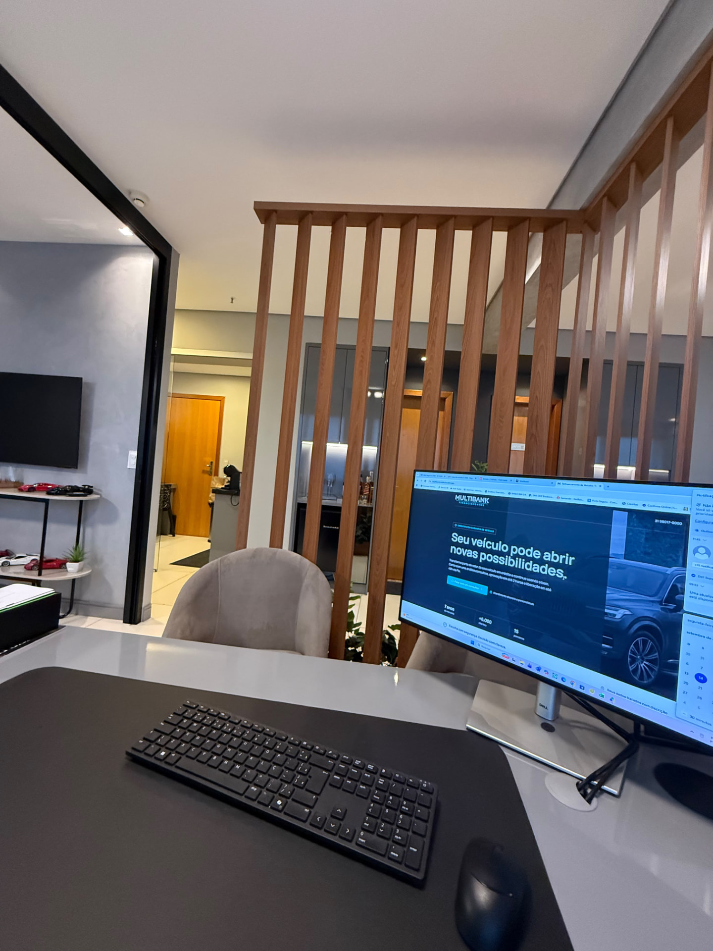 Mesa de atendimento da equipe Multibank